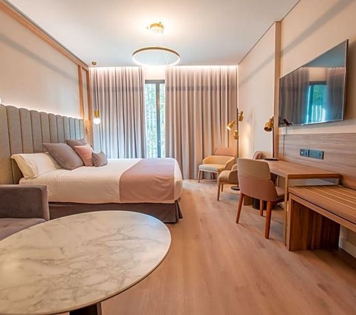 Hotel Giralda Center