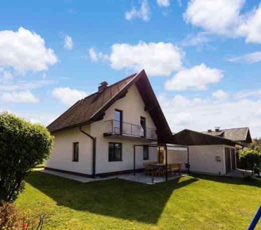 Beautiful apartment in V lkermarkt with garden