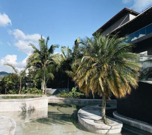 Tau House