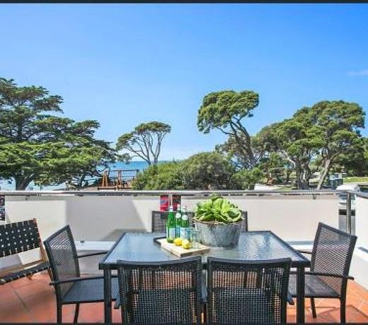 Lonnie Beach View Apartment
