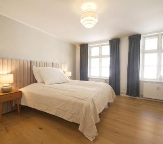 Rent A Place 6 - 5 bedrooms & 2 Bathrooms
