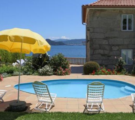Awesome home in Raxo with WiFi and 4 Bedrooms