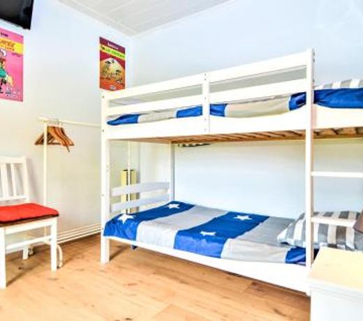 Stunning home in Pont-Saint-Esprit with Outdoor swimming pool, 5 Bedrooms and Heated swimming pool