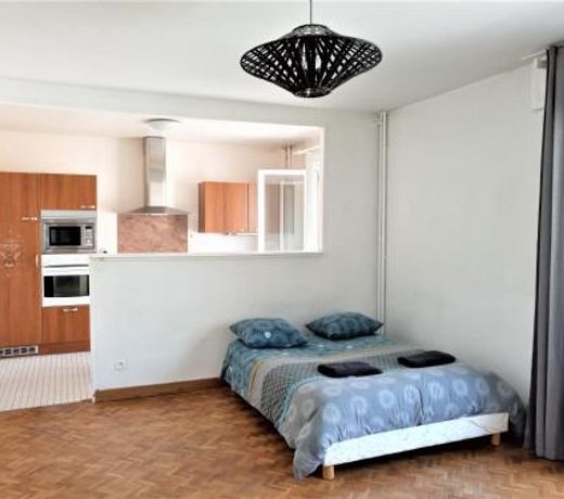 APPARTEMENT ENTIER A 2 MINUTES DU CENTRE VILLE