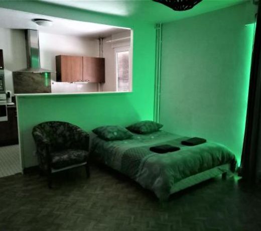 APPARTEMENT ENTIER A 2 MINUTES DU CENTRE VILLE