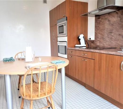 APPARTEMENT ENTIER A 2 MINUTES DU CENTRE VILLE