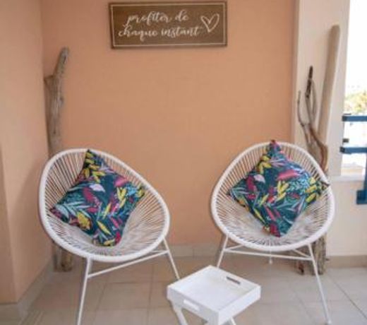 Bright Apt Of 32 M Renovated Near Town