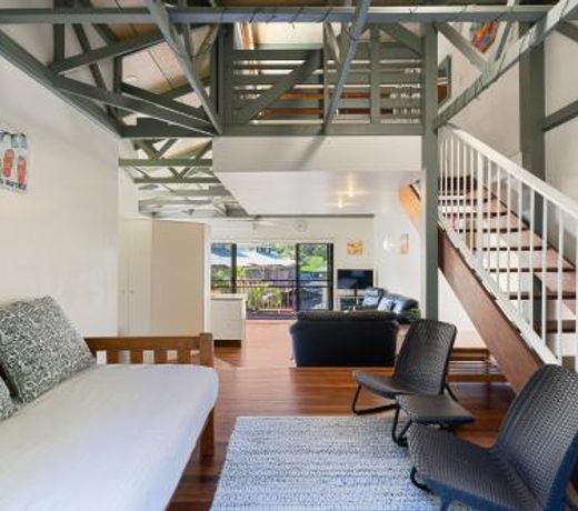 MAIN STAY - 100m to patrolled beach, pool, wifi, close to cafes