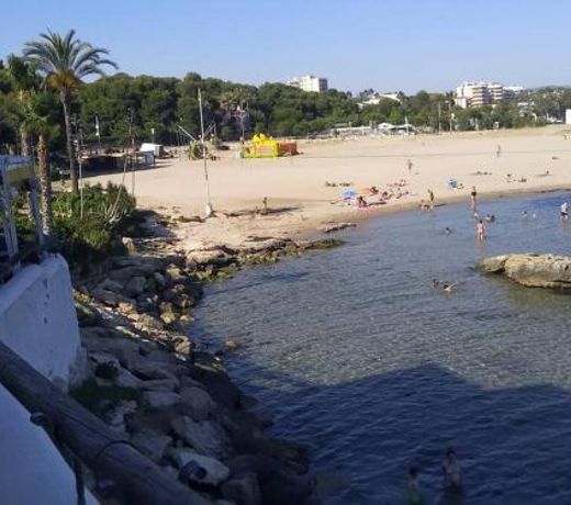 Suitur beachfront apartment Roc de Sant GaietÃ 