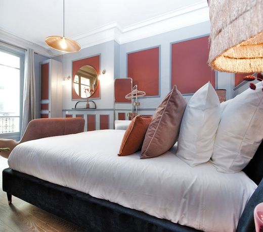 The Lord Byron Suite