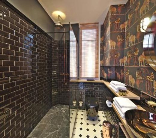 The Lord Byron Suite