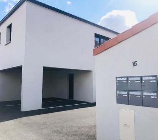 Agreable maison de ville avec parking prive