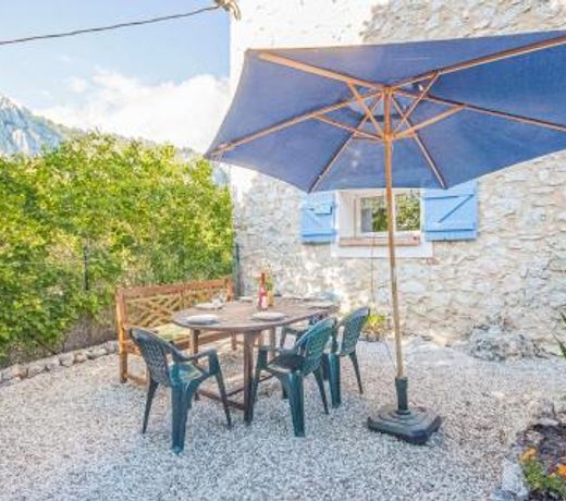 Beautiful home in Andon with 3 Bedrooms and WiFi