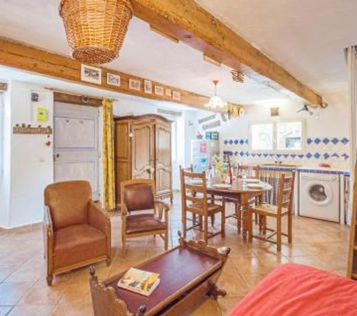 Beautiful home in Andon with 3 Bedrooms and WiFi