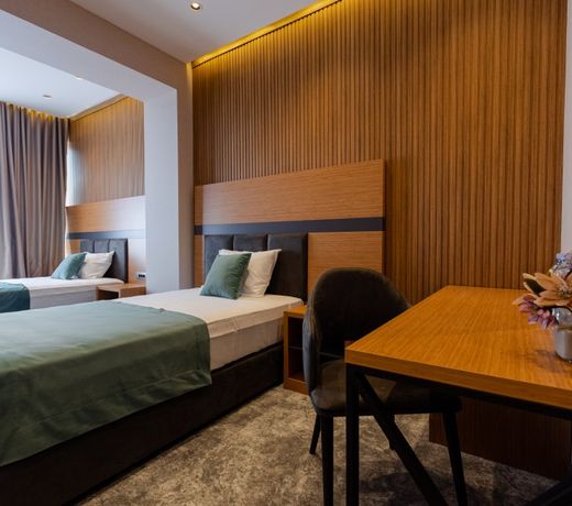 Hotel Monarch