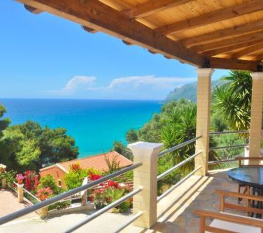 Villa Takis on Pelekas beach Small house with garden and sea view