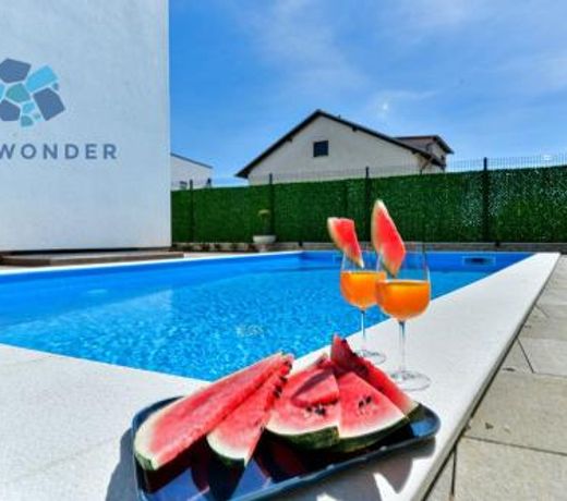 CROWONDER Villa Adriana - Villa with Heated Swimming Pool, Jacuzzi and Sauna