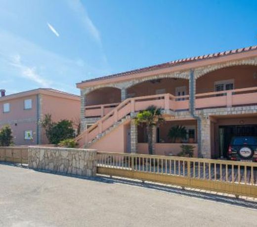Apartments with a parking space Vir - 19592