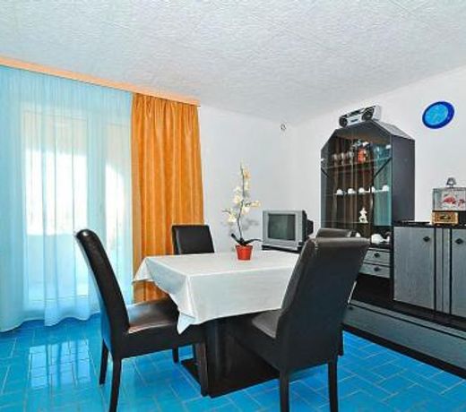 Apartment in Vir with garden furniture