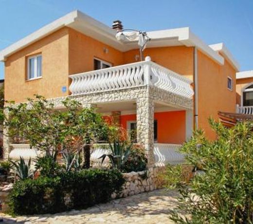 Apartment in Vir with garden furniture