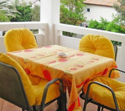 Apartment in Vir with a barbecue