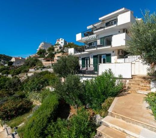 Seaside family friendly house with a swimming pool Cove Ljubljeva, Trogir - 19258