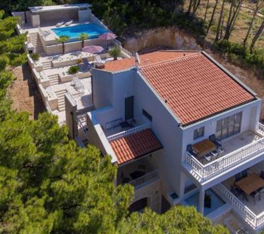Apartments with a swimming pool Brela, Makarska - 19345