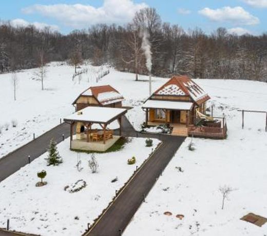 Chalet Markoci With Hot Tub - Happy Rentals