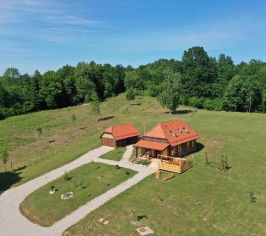 Chalet Markoci With Hot Tub - Happy Rentals