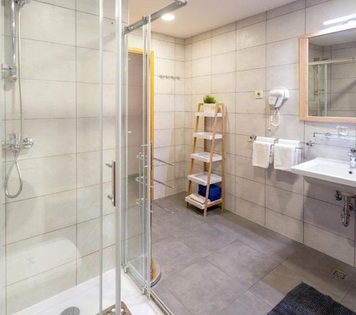 Chalet Markoci With Hot Tub - Happy Rentals