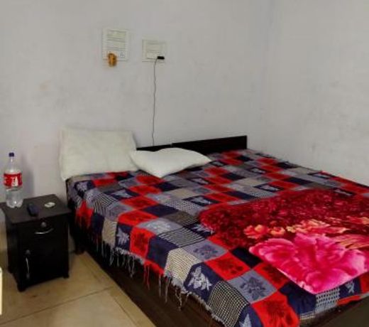 OYO 86189 Glaxy Hotel