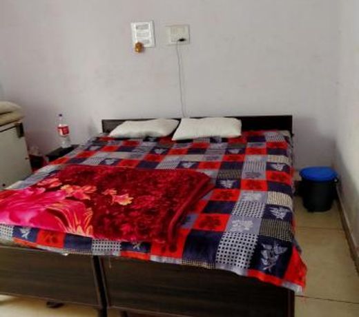 OYO 86189 Glaxy Hotel