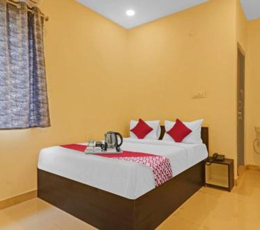 OYO 87972 City Holiday
