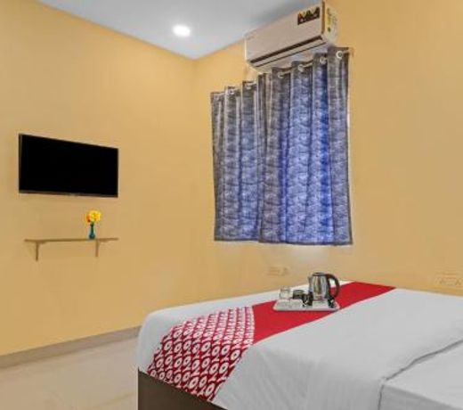 OYO 87972 City Holiday