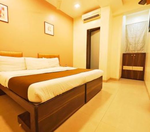 UGo Stay 001 Hotel Amfahh - Near Kokilaben Hospital - Andheri West
