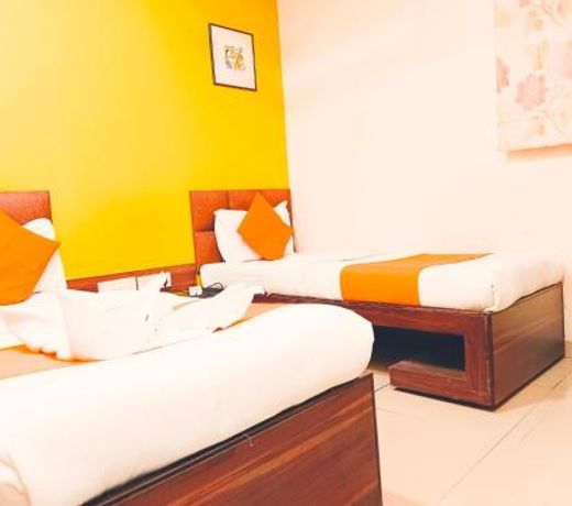 UGo Stay 001 Hotel Amfahh - Near Kokilaben Hospital - Andheri West