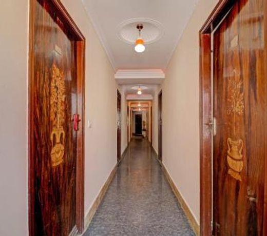 OYO 87278 Royal Grand Residency