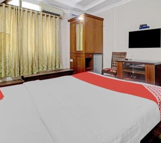 OYO 87278 Royal Grand Residency
