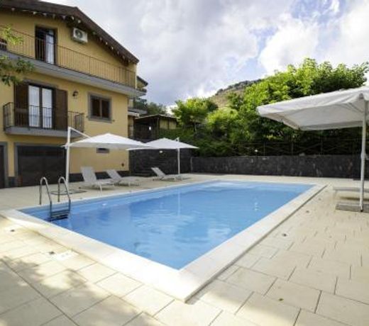 Villa Sara sull'etna con Piscina