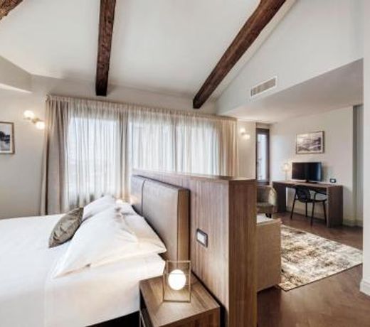 Porta Altinia Suites