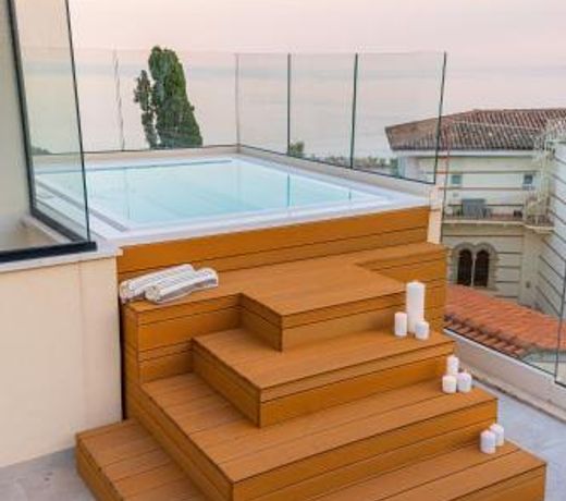 Naxi Suites