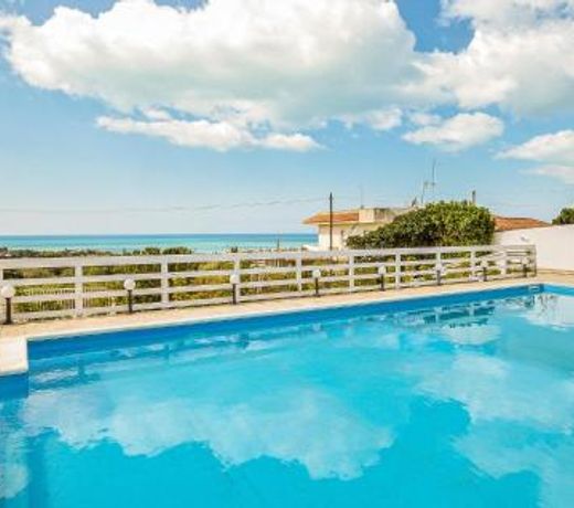 Stunning home in Scicli with Outdoor swimming pool, WiFi and 5 Bedrooms