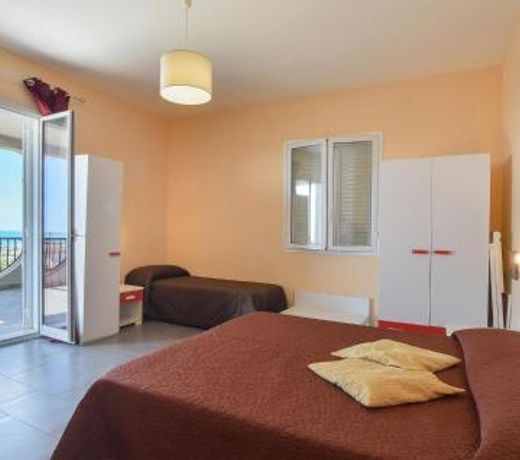Stunning home in Scicli with Outdoor swimming pool, WiFi and 5 Bedrooms