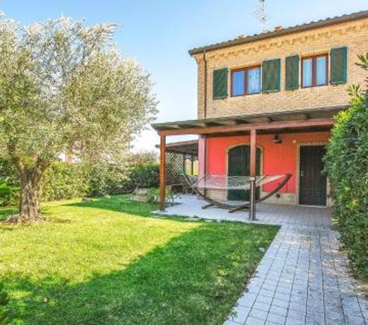 Stunning home in Porto Recanati with WiFi and 3 Bedrooms