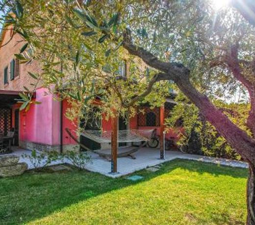 Stunning home in Porto Recanati with WiFi and 3 Bedrooms