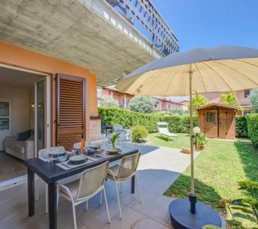 La Casa Accanto With Shared Pool