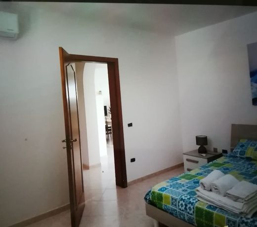 Bright first floor apartment a few km from the sea