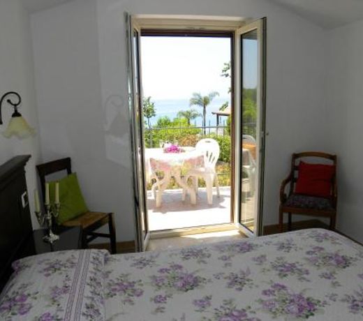 2 bedrooms house at Maratea 500 m away from the beach with sea view enclosed garden and wifi
