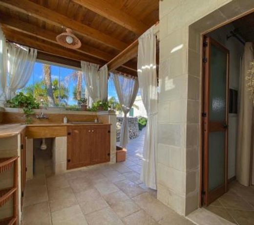 Villa Nicrys by BarbarHouse