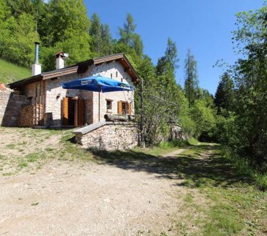 Mountain chalet in Lamon with garden
